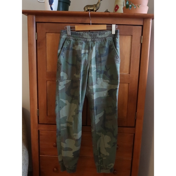 TNA Camo Joggers - Picture 4 of 8